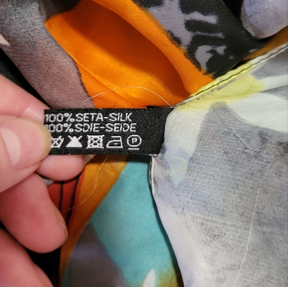 Chanel Silk scarf great condition Authentic ❣️ - Picture 5 of 6